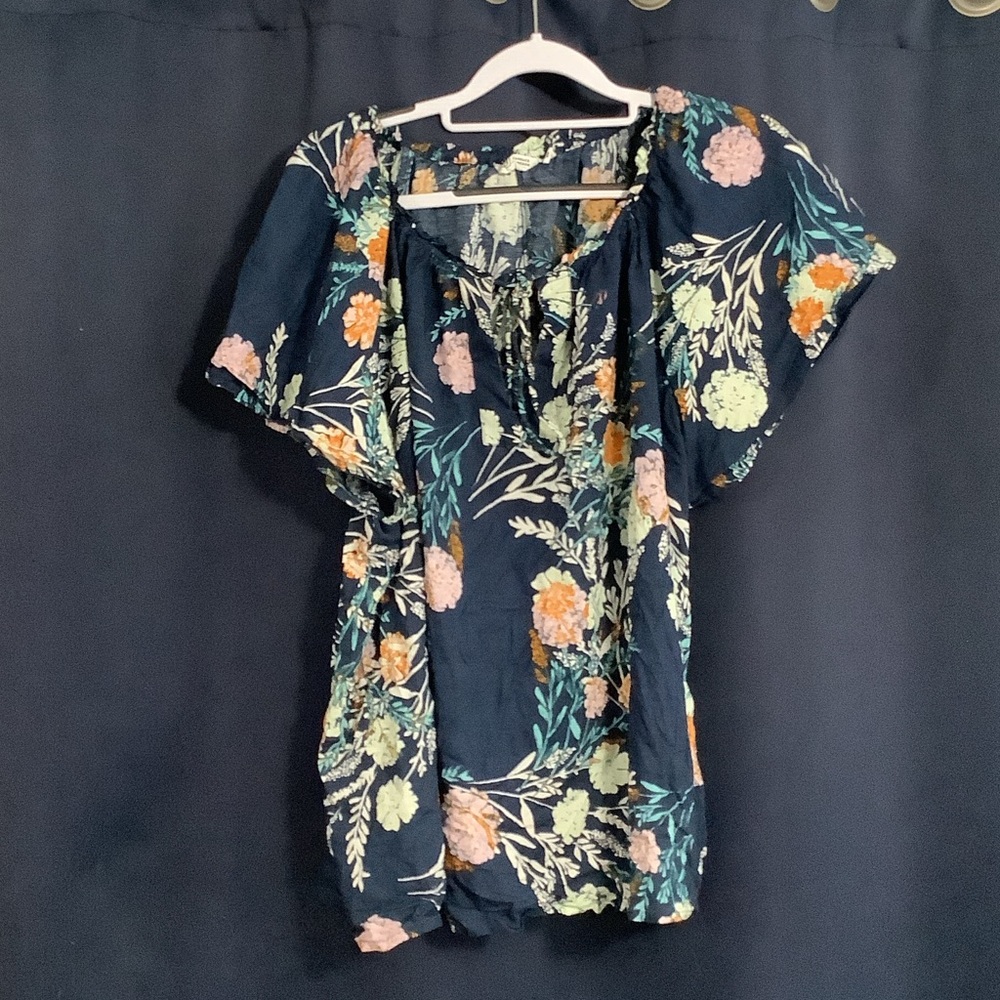 Candace Cameron Bure Navy Floral Flutter-Sleeve Blouse